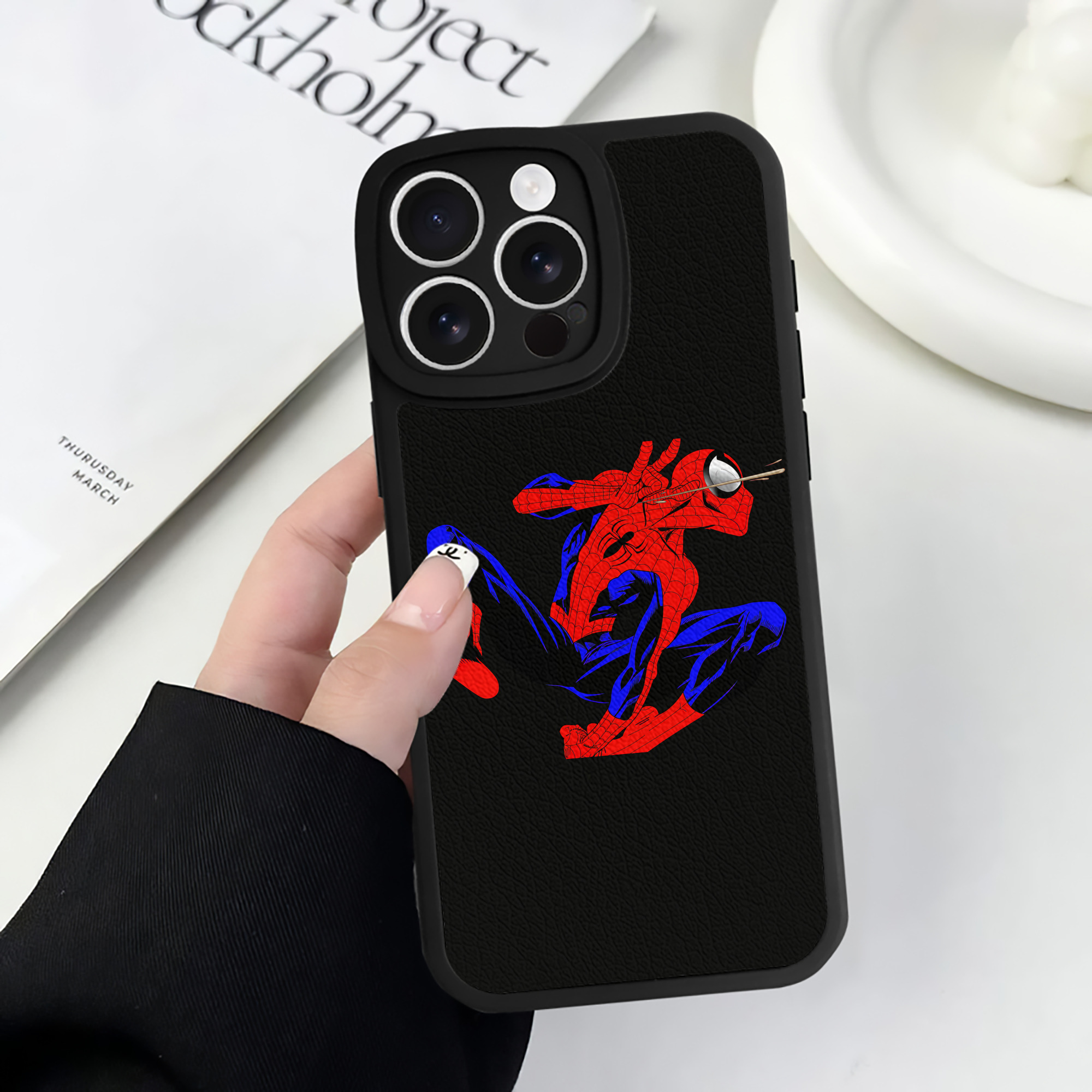 （画像用） Spider Man スパイダーマン 【iPhone 16シリーズ対応】シリコンスマホケース（レザー調） 材質：シリコン